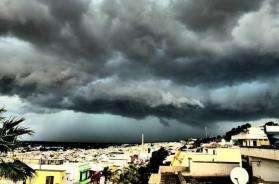 Venti di burrasca, temporali e grandinate: allerta gialla per le prossime ore in tutta la Puglia