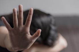 Abusava della figliastra 14enne, un tarantino condannato a 7 anni e 4 mesi. Colpevole anche la madre per maltrattamenti