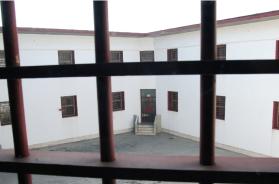 Carcere di Taranto, detenuto sferra un pugno ad un agente di polizia penitenziaria