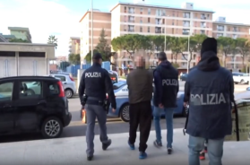 «I proprietari della villa e dei negozi non erano prestanomi del clan Palermiti», a Bari annullato il sequestro antimafia «I proprietari della villa e dei negozi non erano prestanomi del clan Palermiti», a Bari annullato il sequestro antimafia