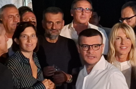 Centrosinistra, parte il valzer delle alleanze tra liste civiche: Decaro a Strasburgo, a Bari incontro Leo-Cusmai