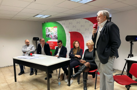 Il Pd inizia il derby elettorale con le civiche di Decaro