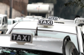 Bari, sospesa per 30 giorni la licenza per un tassista: applicava tariffe irregolari