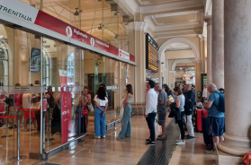 Trasporti, lunedì nero: treni e bus in sciopero per Gaza, si sfilano i tassisti