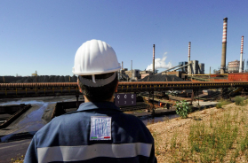 A Taranto ex Ilva tra nuova Cigs e clausola occupazionale