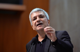 Vendola: «Io incompatibile come consigliere? Lo dicono le lobby che vogliono fermarmi»