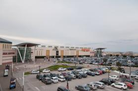 Molfetta, rapina a mano armata al centro commerciale: due feriti, uno è grave