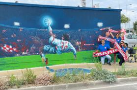 Bari celebra il bomber Igor Protti con un murales a Poggiofranco: il calciatore ringrazia