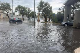 Bari sotto l'acqua, strade allagate in zona Fiera: previste piogge fino al weekend