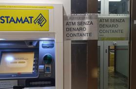 Poste Italiane spegne dalle 19 in poi 11 Postamat in Puglia: «Troppi furti e assalti notturni»