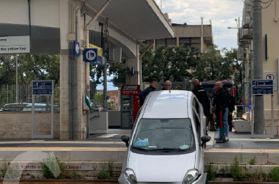 Treni bloccati tra Foggia e Bari: fino a 100 minuti di ritardo per un’auto sui binari a Santo Spirito