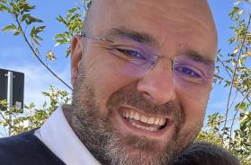 Tragedia a Bari, perde il controllo dell’auto e si schianta contro lo spartitraffico: morto 50enne