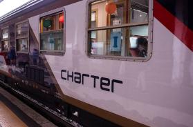 Dal cuore della Puglia al Vaticano: parte il «treno bianco» con 1600 pellegrini, tra fedeli e ammalati, per l’incontro con il Papa Dal cuore della Puglia al Vaticano: parte il «treno bianco» con 1600 pellegrini, tra fedeli e ammalati, per l’incontro con il Papa