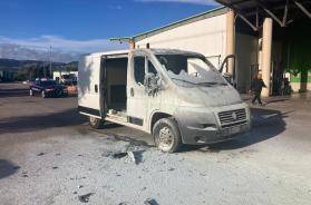 Fasano, rapina a mano armata al Centro Agroalimentare: panico tra gli operatori, furgone dato alle fiamme durante la fuga