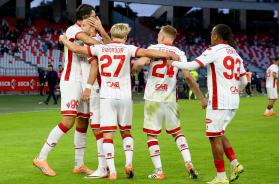 Bari-Cesena: Gytkjaer tiene a galla i biancorossi, 1-0. Sugli spalti la protesta dei tifosi contro De Laurentiis Bari-Cesena: Gytkjaer tiene a galla i biancorossi, 1-0. Sugli spalti la protesta dei tifosi contro De Laurentiis