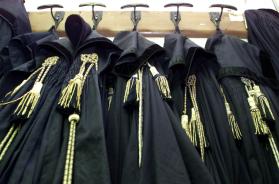 A Trinitapoli è vietato criticare il Comune sui social: il sindaco prende un avvocato per querelare i cittadini