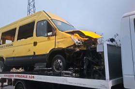 Strage sfiorata a Putignano: scuolabus si ribalta sulla SP58, aveva appena lasciato i bimbi. Ferita un’accompagnatrice Strage sfiorata a Putignano: scuolabus si ribalta sulla SP58, aveva appena lasciato i bimbi. Ferita un’accompagnatrice