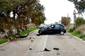 Strada provinciale Gioia del Colle - Noci, scontro tra due vetture: due i feriti Strada provinciale Gioia del Colle - Noci, scontro tra due vetture: due i feriti