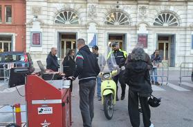 Bari, controlli a tappeto della polizia locale: in pieno centro sfrecciano le bici elettriche alterate, scattano le sanzioni Bari, controlli a tappeto della polizia locale: in pieno centro sfrecciano le bici elettriche alterate, scattano le sanzioni