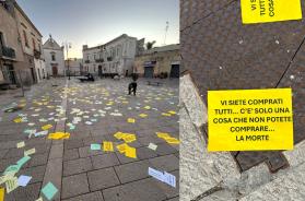 «Avete superato Totò Riina»: mistero a Veglie, nella notte piazza Umberto invasa da volantini d'odio «Avete superato Totò Riina»: mistero a Veglie, nella notte piazza Umberto invasa da volantini d'odio