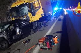 Incidente a Torchiarolo, la donna incinta salvata dai vigili del fuoco ha perso il bimbo dopo l'impatto Incidente a Torchiarolo, la donna incinta salvata dai vigili del fuoco ha perso il bimbo dopo l'impatto