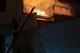 Capurso, fiamme in un appartamento in via Casamassima: evacuate 4 persone Capurso, fiamme in un appartamento in via Casamassima: evacuate 4 persone