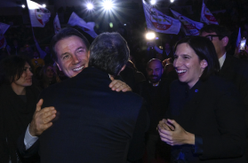 L’egemonia del «re» Conte e i timori della Schlein annebbiano il campo largo