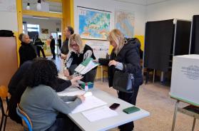 Regionali Puglia, alle 12 affluenza in calo rispetto all'ultima tornata elettorale, la più alta a Bari e Lecce Domani lo spoglio in diretta sul sito della «Gazzetta»