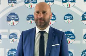 Fallisce il sorpasso di FdI sul Pd, l'ira di Picaro: «Troppi politici fanno gli influencer»