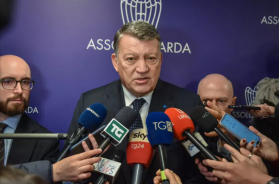 Stefano Frontini nuovo segretario generale Uil Puglia, prende il posto del dimissionario Ricci. Bombardieri: «Sull'Ilva serve chiarezza» Stefano Frontini nuovo segretario generale Uil Puglia, prende il posto del dimissionario Ricci. Bombardieri: «Sull'Ilva serve chiarezza»