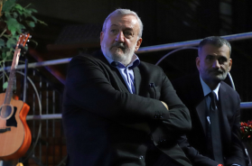 Emiliano spolvera la toga e chiede la promozione con il cv da governatore: serve per l'aumento dello stipendio da magistrato Emiliano spolvera la toga e chiede la promozione con il cv da governatore: serve per l'aumento dello stipendio da magistrato