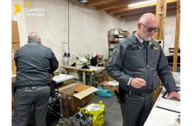 Andria, sequestrato laboratorio abusivo di moda contraffatta: merce con marchi falsi e lavoratrici in nero