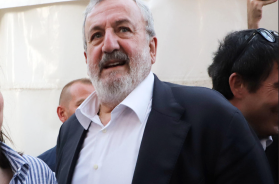 Il nodo Emiliano per Decaro: oggi il congedo in via Gentile