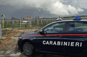 Incidente sul lavoro a Guagnano, 21enne si sente male mentre guida un escavatore: è in codice rosso