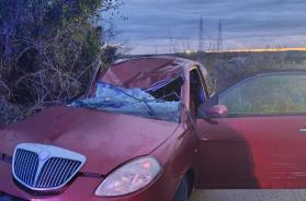 Auto si ribalta sulla SP79 tra Alessano e Presicce: feriti un ragazzo e una ragazza, lei in ospedale