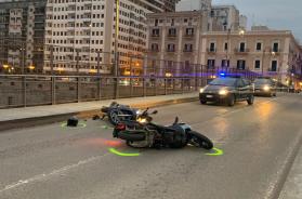 Incidente sul Ponte Girevole a Taranto: scontro tra due moto, traffico in tilt