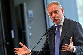 Ex Ilva, il ministro Urso «Attendiamo domani per le offerte vincolanti. Non posso turbare il mercato» Ex Ilva, il ministro Urso «Attendiamo domani per le offerte vincolanti. Non posso turbare il mercato»