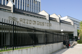 «Voi non sapete chi sono io»: estorsione agli avvocati, cliente di Ostuni finisce a processo «Voi non sapete chi sono io»: estorsione agli avvocati, cliente di Ostuni finisce a processo