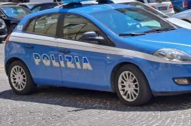 Immobilizzano e rapinano un anziano in casa: tre arresti a Taranto