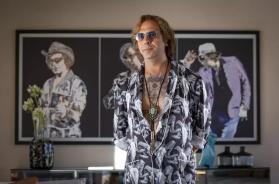 Checco Zalone, in &laquo;Buen Camino&raquo; anche battute su Gaza e Schindler's List: &laquo;Intelligentemente scorretto&raquo;