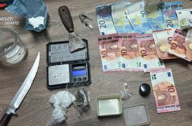 Crispiano, in casa con hashish e cocaina: arrestato un 28enne, segnalato anche il padre