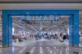 A Casamassima il sit-in dei lavoratori Primark: &laquo;Negato anche il tempo per bere l&rsquo;acqua&raquo;