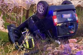 Auto esce fuori strada sulla Conversano-Putignano e si ribalta: ferita una donna