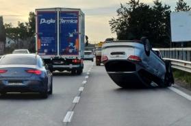 Bari, incidente sulla SS100: tre veicoli coinvolti e tre feriti. Traffico rallentato.