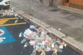 Bari, nell'Umbertino la conta dei danni dopo Natale (con tanto di schiuma party). E adesso si attende Capodanno VIDEO