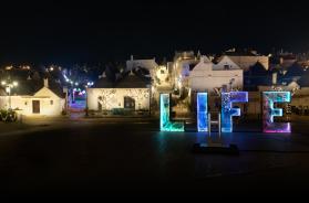 Arte e luce per il pianeta: il LI.FE. Festival trasforma Alberobello in un museo a cielo aperto Arte e luce per il pianeta: il LI.FE. Festival trasforma Alberobello in un museo a cielo aperto