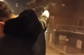 Taranto, 14enne spara con la pistola durante i botti e diventa virale: identificato