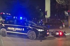 Incidente tra auto e moto a Bari in via Giulio Petroni: un ferito FOTO