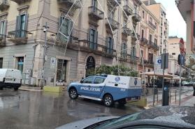 Bari, continua l'incubo spaccate in centro: colpito il barber shop di via Argiro