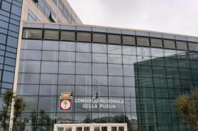 Regione, Decaro mette in riga anche i dirigenti: &laquo;Ai convegni devono andare gli assessori, voi lavorate in ufficio&raquo;